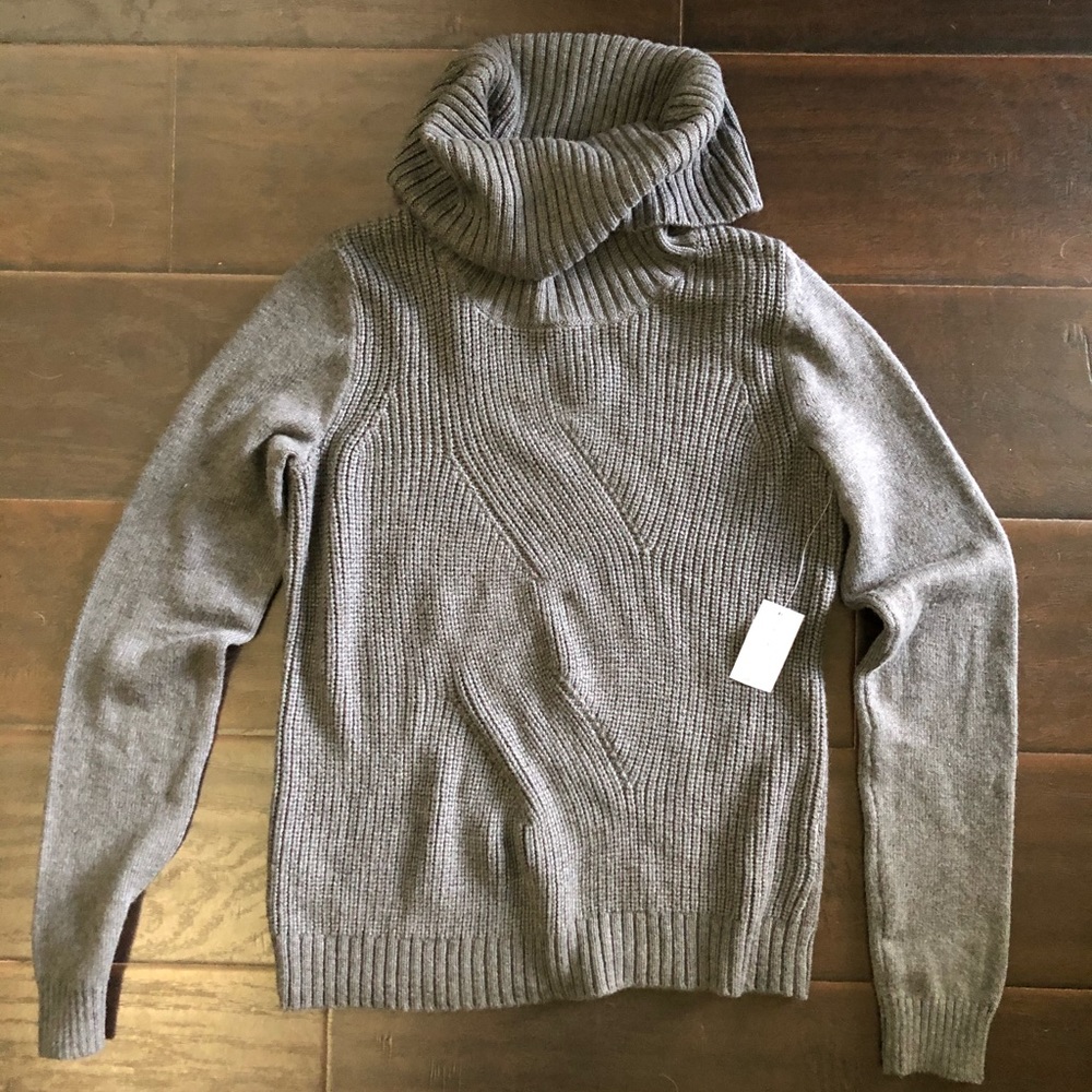 GAP small, gray sweater